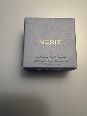 MERIT Solo Shadow Matte Eye Color - Grey Packaging, color Midnight